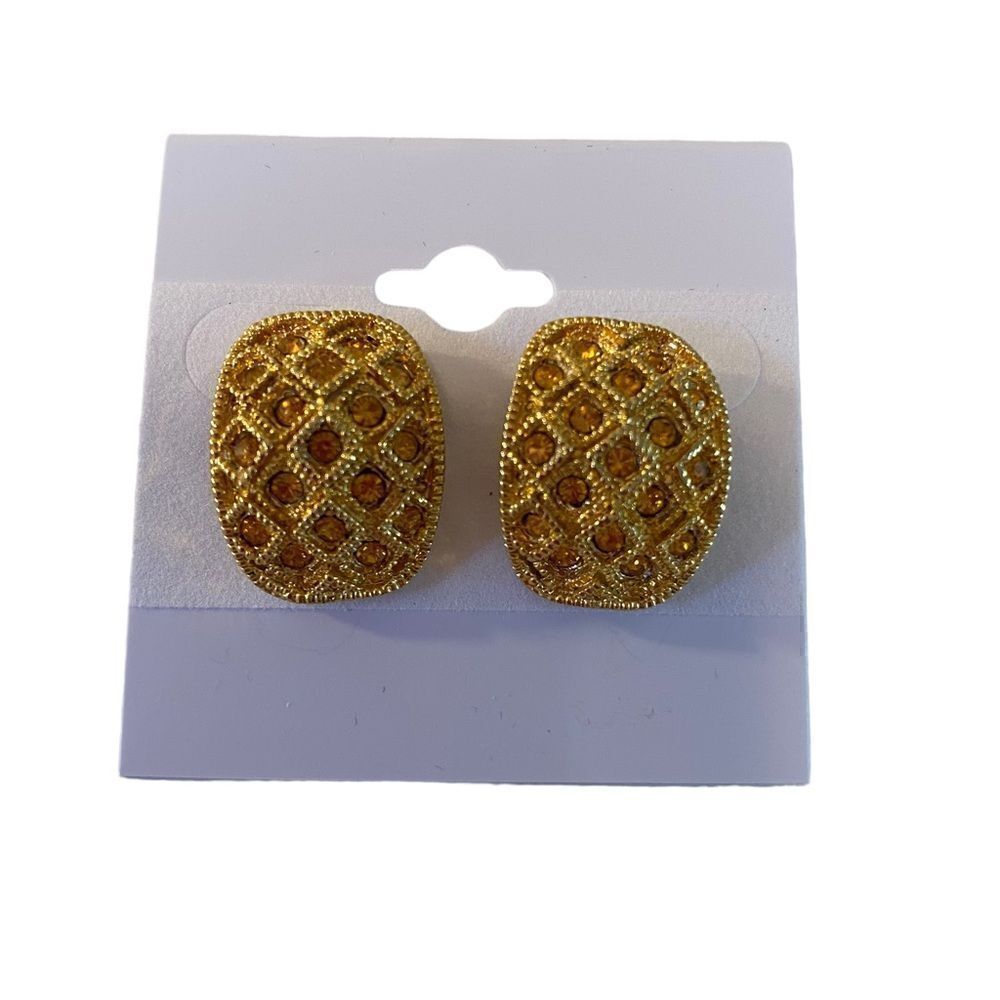 Beautiful Vintage Shimmering Gold Toned Earrings.